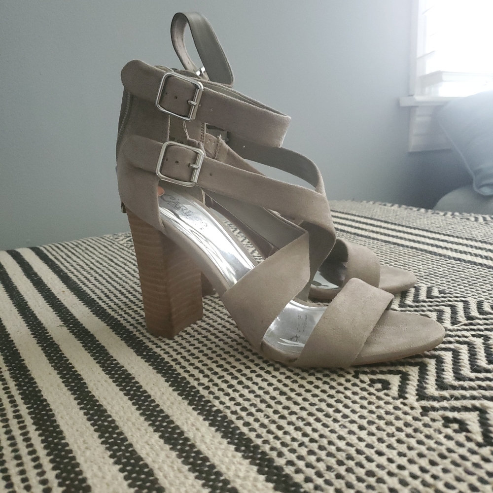 Grey heels by Carlos Santana
